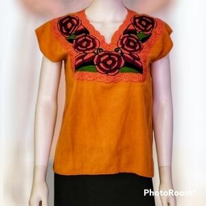 Vtg TRADITIONAL HANDMADE Linen Floral Embroidered Rose Mexican Fiesta Blouse